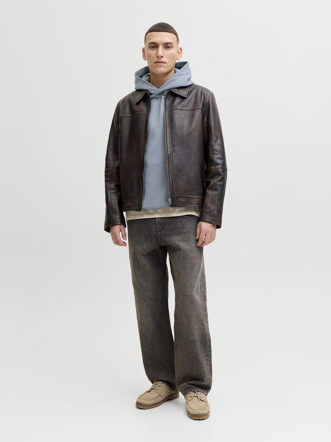 model_shot-front_full